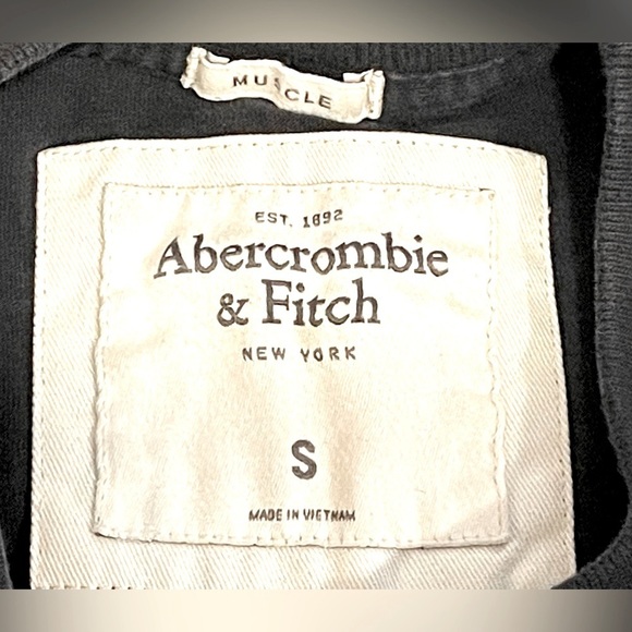 🌞☀️SUMMER SALE! Abercrombie & Fitch short sleeved shirt. - Picture 3 of 4